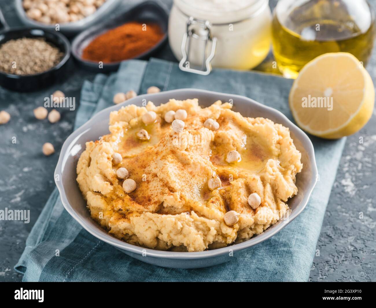 Hummus und tahini Stockfoto