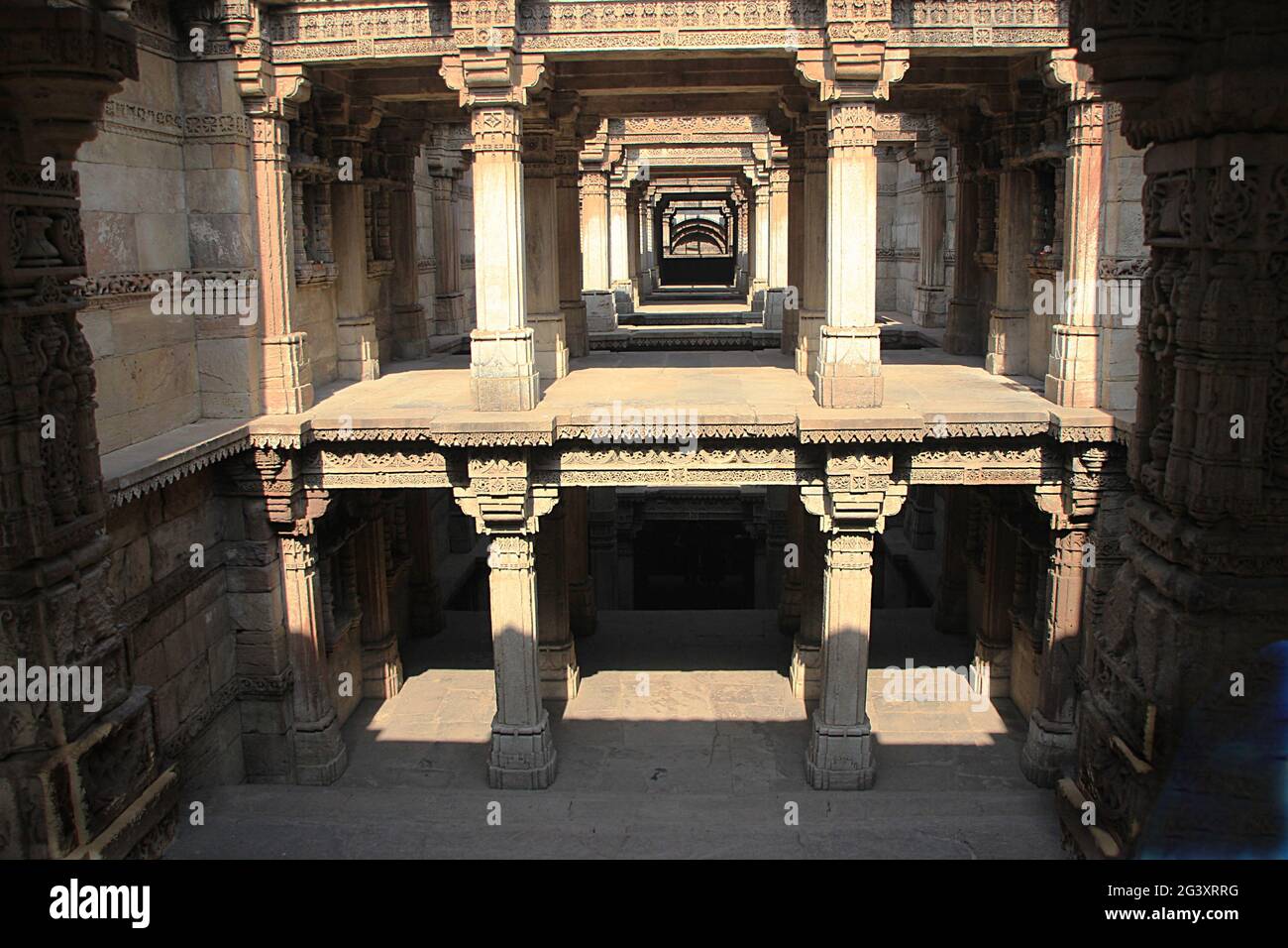 Säulendach über Brunnen, Ahmedabad Stockfoto