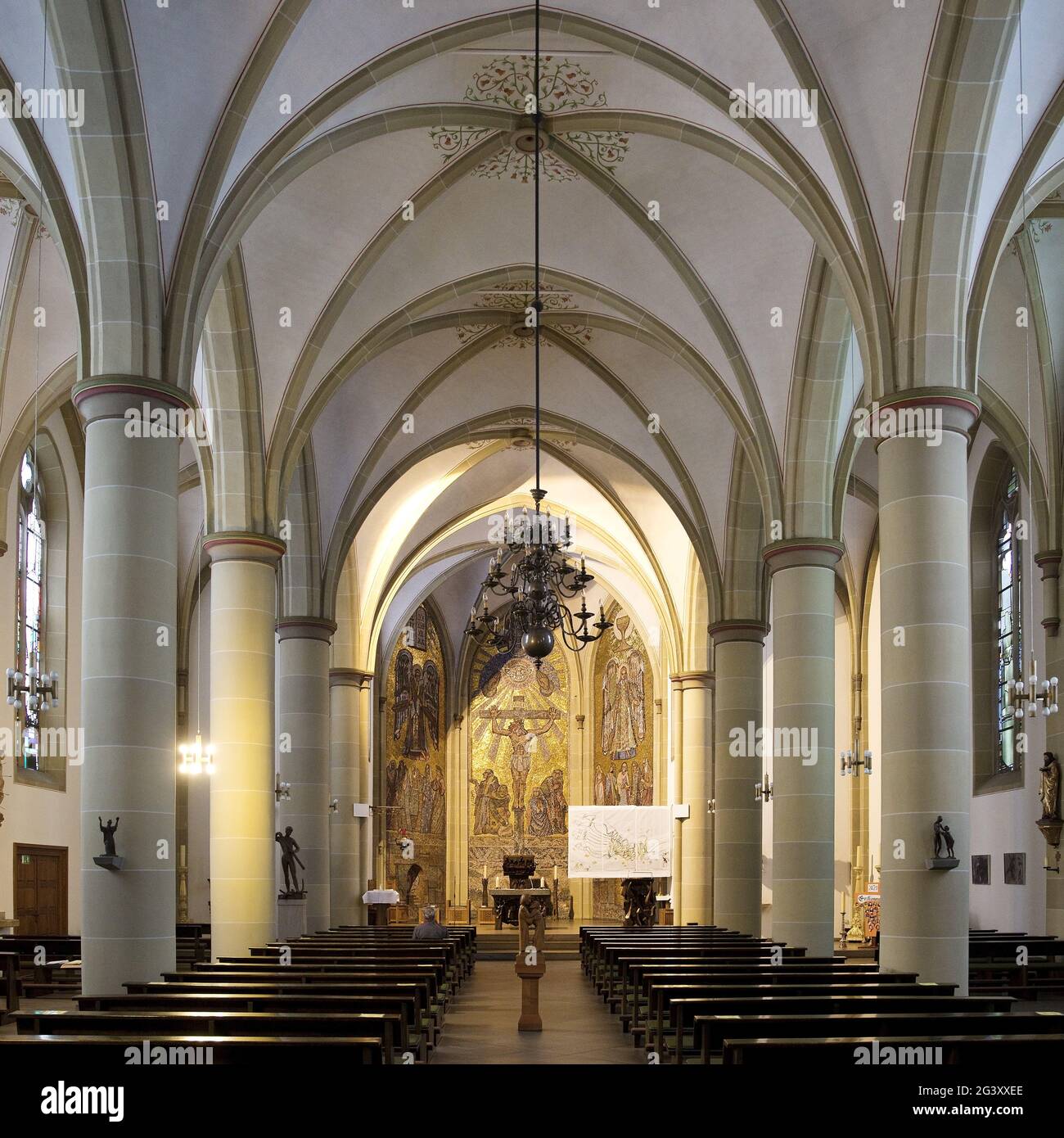 Innenansicht der katholischen Pfarrkirche St. Laurentius, Herne, Ruhrgebiet, Deutschland, Europa Stockfoto