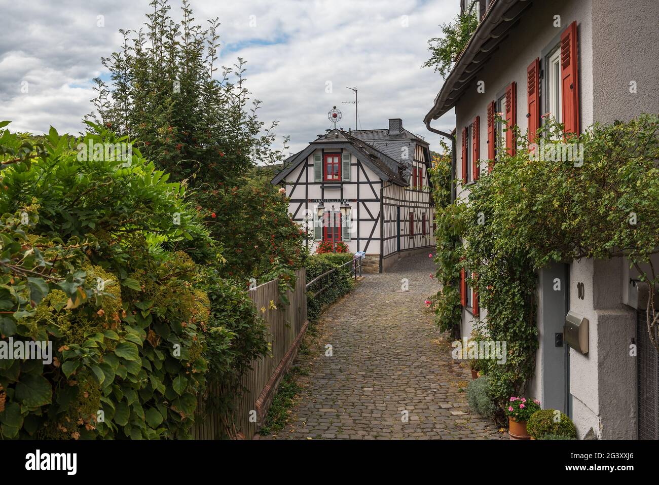 Kleine Straße in der Altstadt von Kronberg im Taunus, Hessen, Deutschland Stockfoto