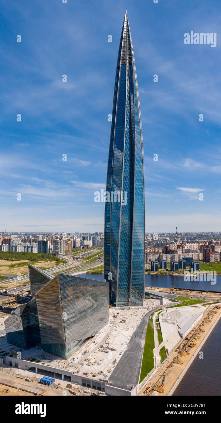 Russland, St.Petersburg, 26. Mai 2020: Luftbild des Wolkenkratzers Lakhta Zentrum bei Tag, Es ist der höchste Wolkenkratzer Stockfoto