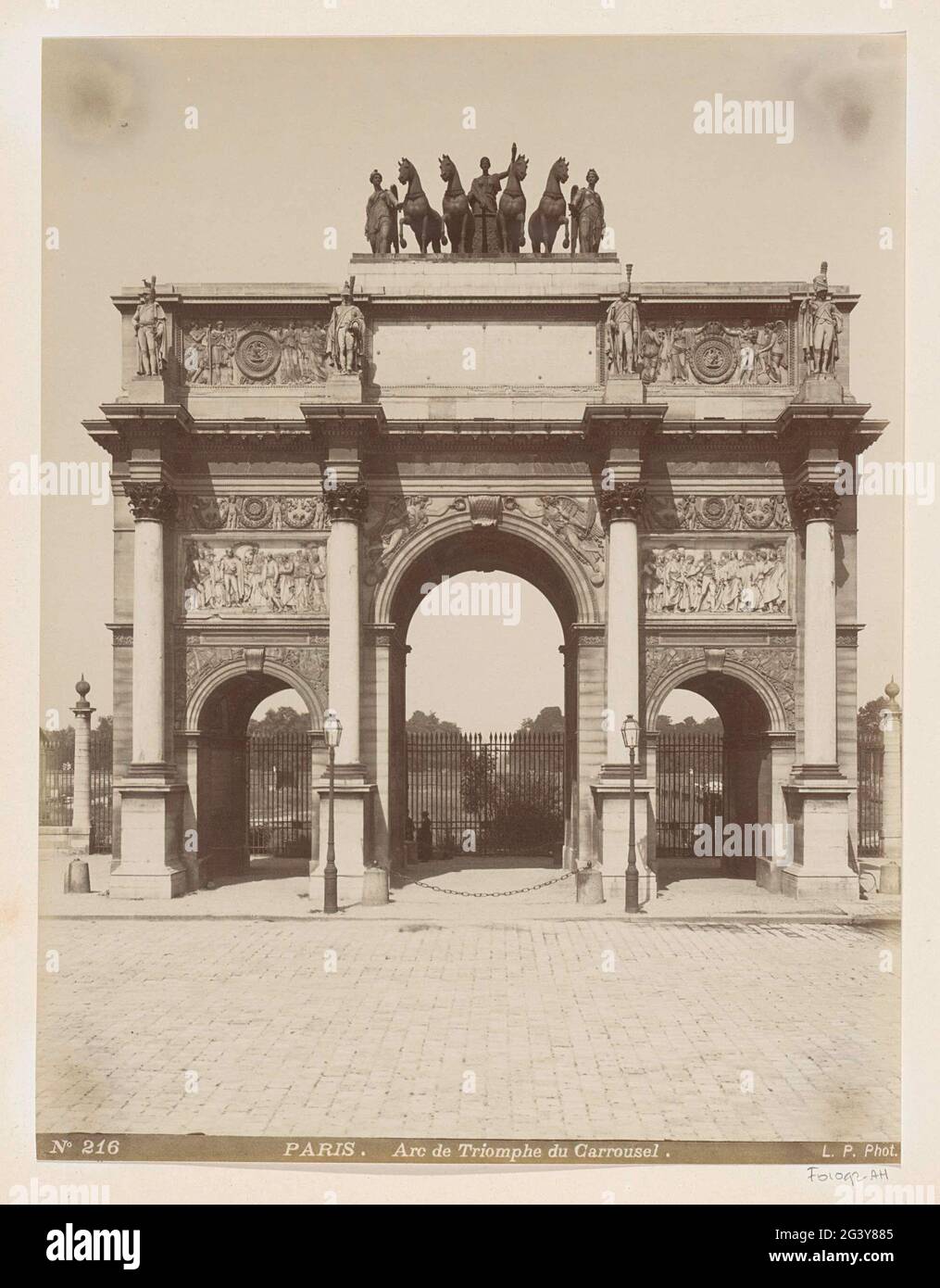 Der Arc de Triomphe du Carousel in Paris, in Richtung Jardin des