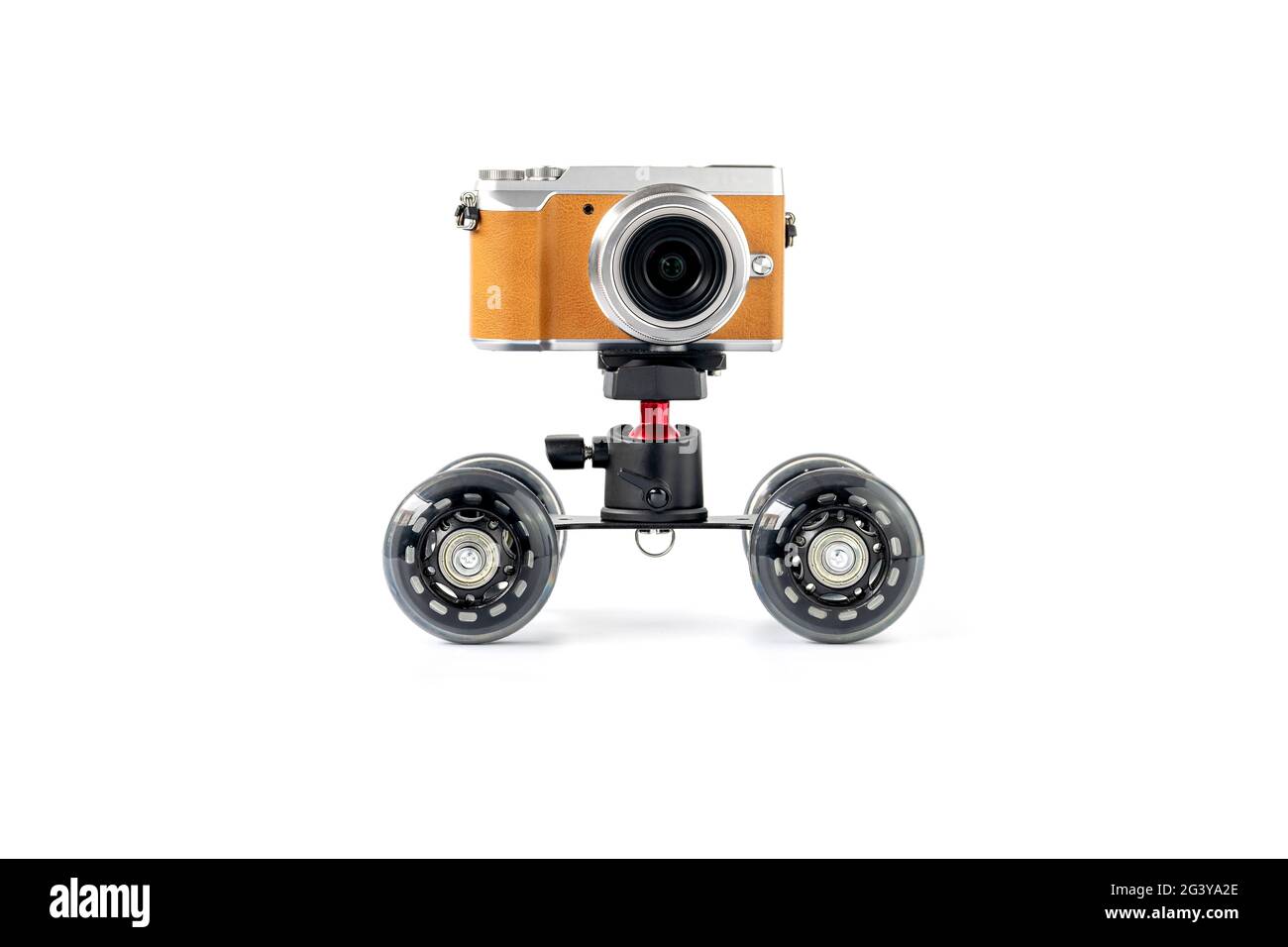 Digitalkamera auf einem Spurwagen Stabilisator auf weißem Hintergrund. Stockfoto
