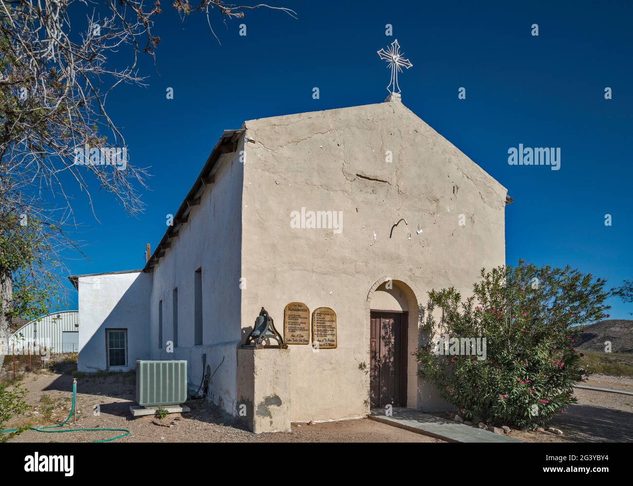 Kirche der Heiligen Theresia im Dorf Candelaria, Big Bend Country, Texas, USA Stockfoto