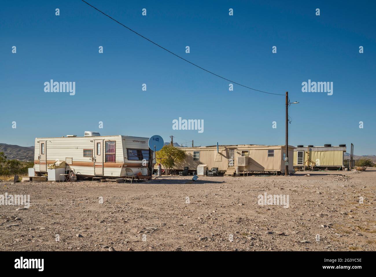 Mobilheime im Dorf Candelaria, Big Bend Country, Texas, USA Stockfoto