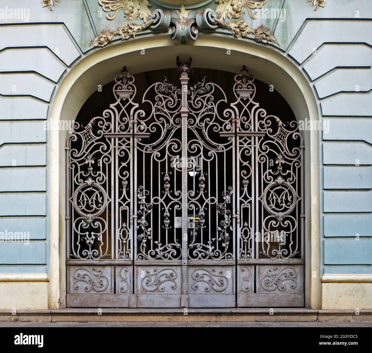 Tor mit dekorativem Gitter, Belo Horizonte, Minas Gerais, Brasilien Stockfoto