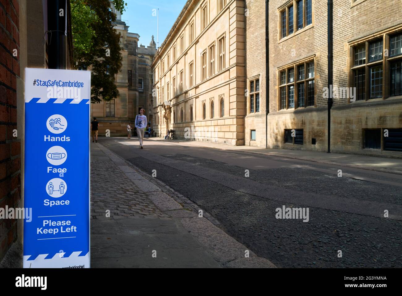 Ein „sicherer“ Hinweis vor dem Trinity Hall College, Universität Cambridge, England, juni 2021. Stockfoto