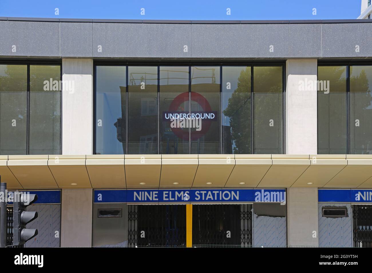 Der Eingang zur neuen U-Bahnstation Nine Elms steht kurz vor der Fertigstellung. Teil der Northern Line Extension nach Battersea. Wandsworth Road, London, Großbritannien Stockfoto