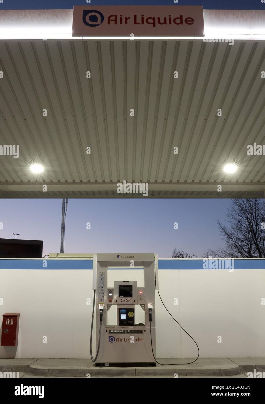 Wasserstofftankstelle, eine der 91 H2-Tankstellen in Deutschland heute, Düsseldorf, Deutschland Stockfoto