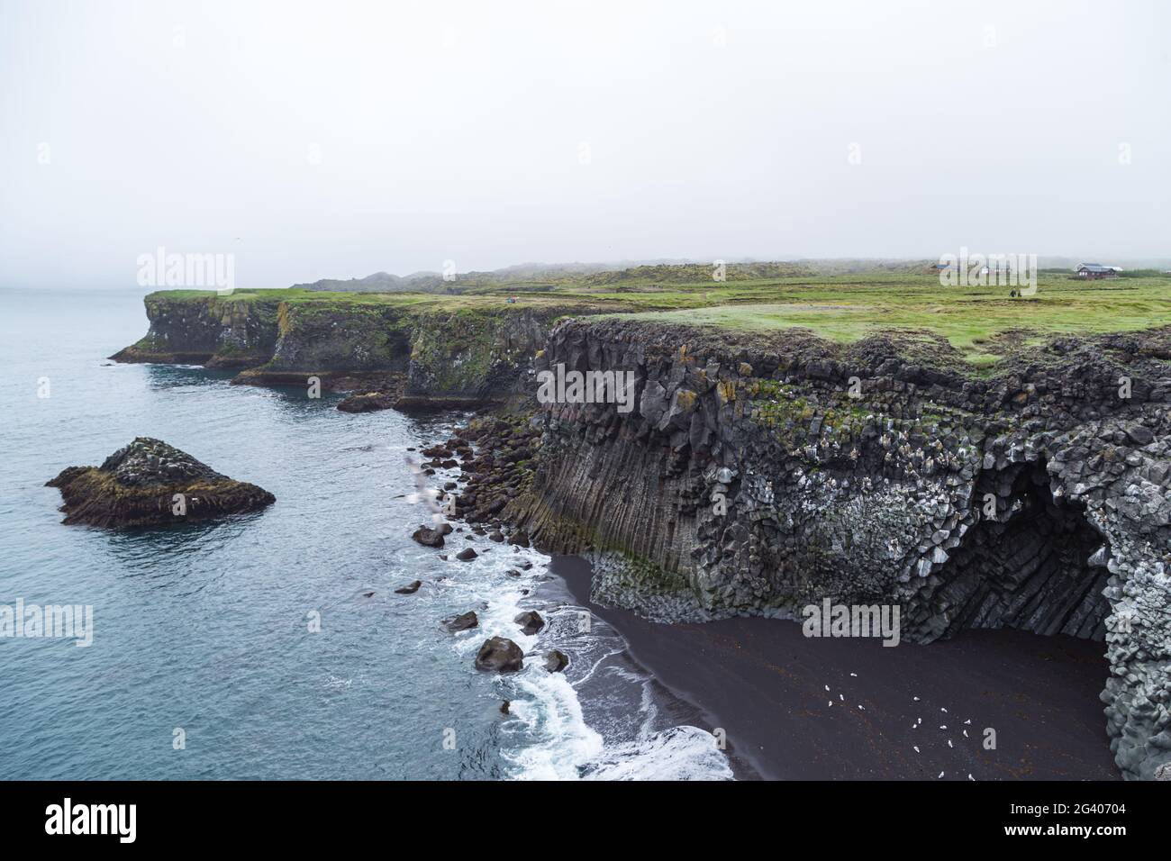 Wanderung von Arnarstapi zur Steinbrücke im Süden Islands Stockfoto