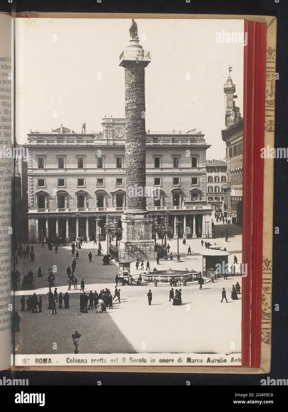 Blick auf die Piazza Colonna in Rom, mit Blick auf die Säule des Marcus Aurelius; Roma - Colonna Eretta Nel II SECOLO in Onore di Marco Aurelio Ant [(...)]. . Stockfoto