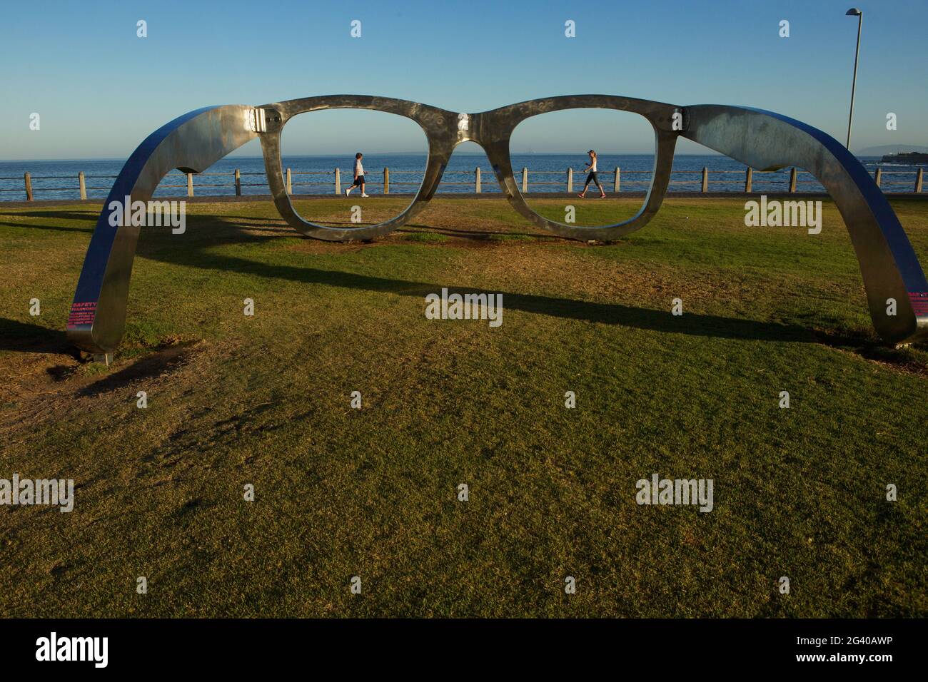 SÜDAFRIKA. WESTKAP. KAPSTADT. MOUILLE POINT. GLÄSER IN FORM VON KUNSTWERKEN Stockfoto