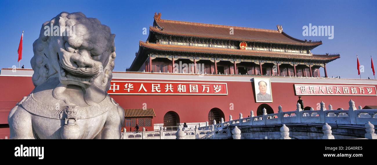 CHINA, PEKING, TIEN AN MEN SQUARE. MAO TSE-TOUNG PORTRÄT Stockfoto