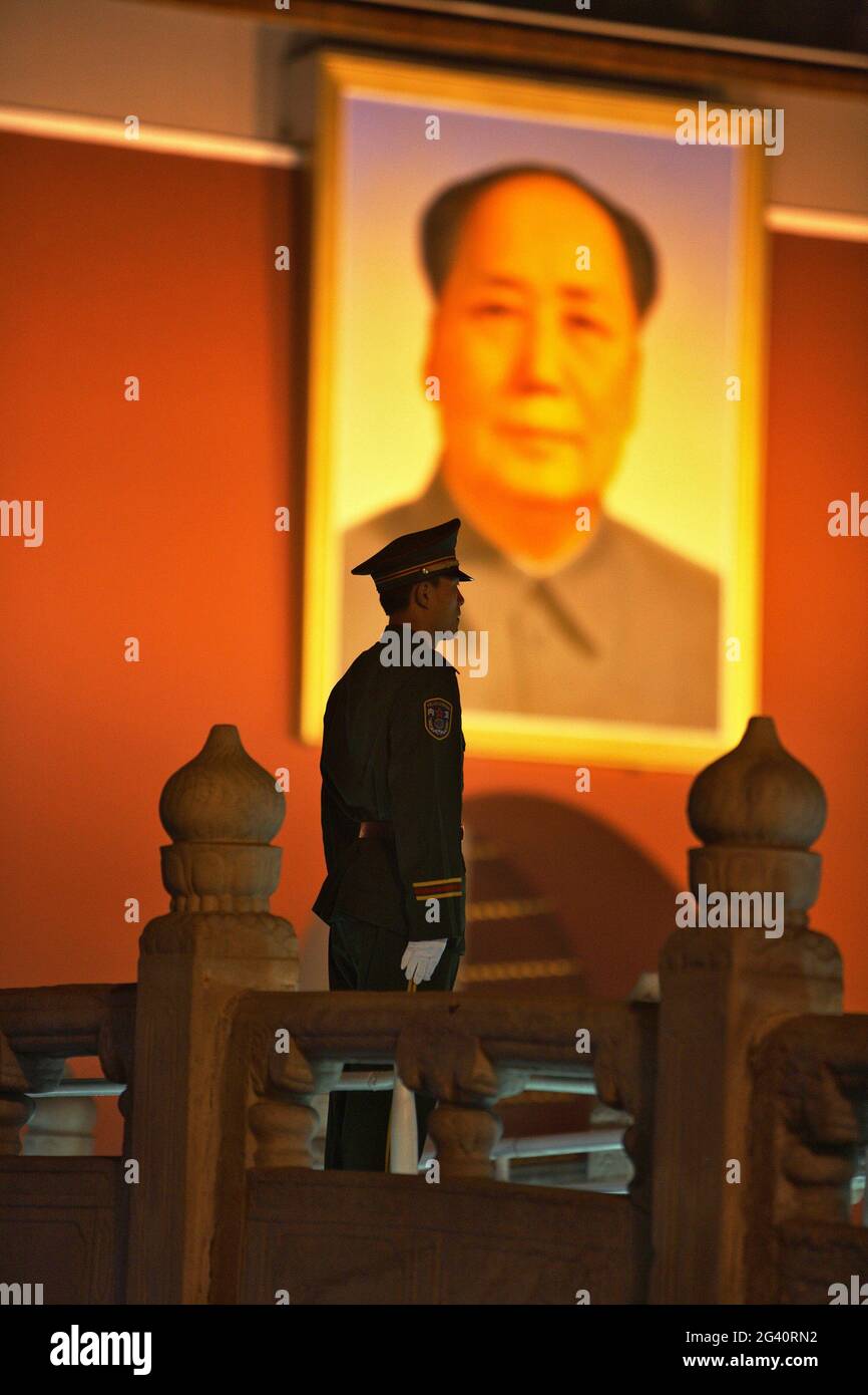 CHINA, PEKING, TIEN AN MEN SQUARE. MAO TSE-TOUNG PORTRÄT Stockfoto