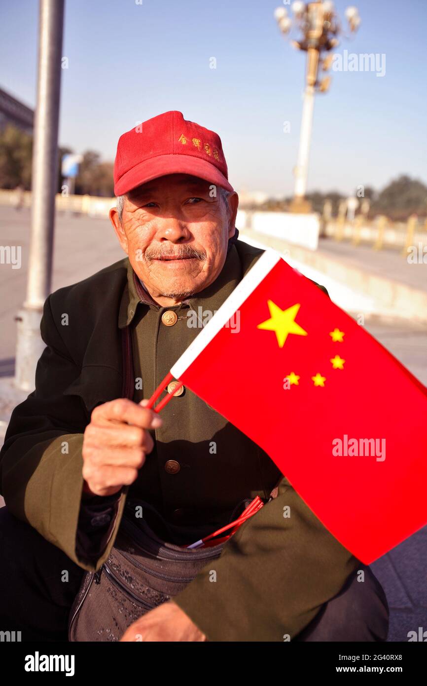 CHINE, PEKING, PATRIOT AUF DEM TIEN AN MEN SQUARE (IN DIE VERBOTENE STADT GEHEN) Stockfoto