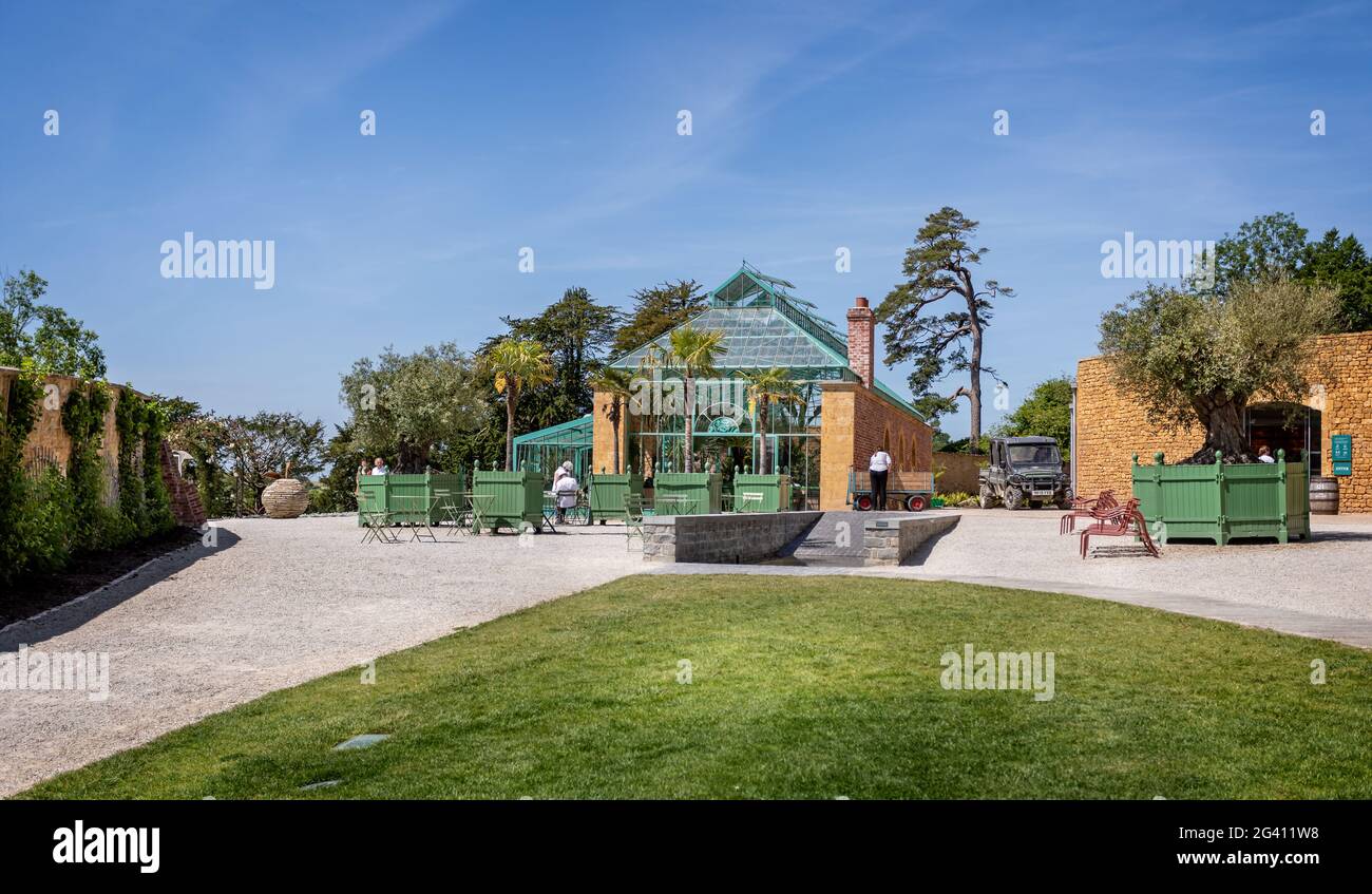 Großes, aufwendig erarbeitetes Gewächshaus am Newt bei Bruton in Somerset, Großbritannien, am 15. Juni 2021 Stockfoto