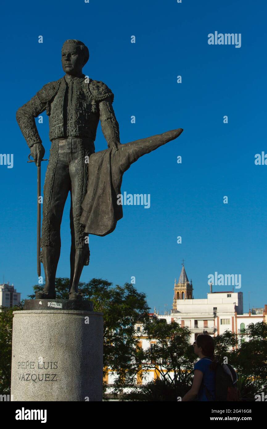 SPANIEN. ANDALUSIEN. SEVILLA. SKULPTUR VON MATADOR PEPE LUIS VAZQUEZ Stockfoto