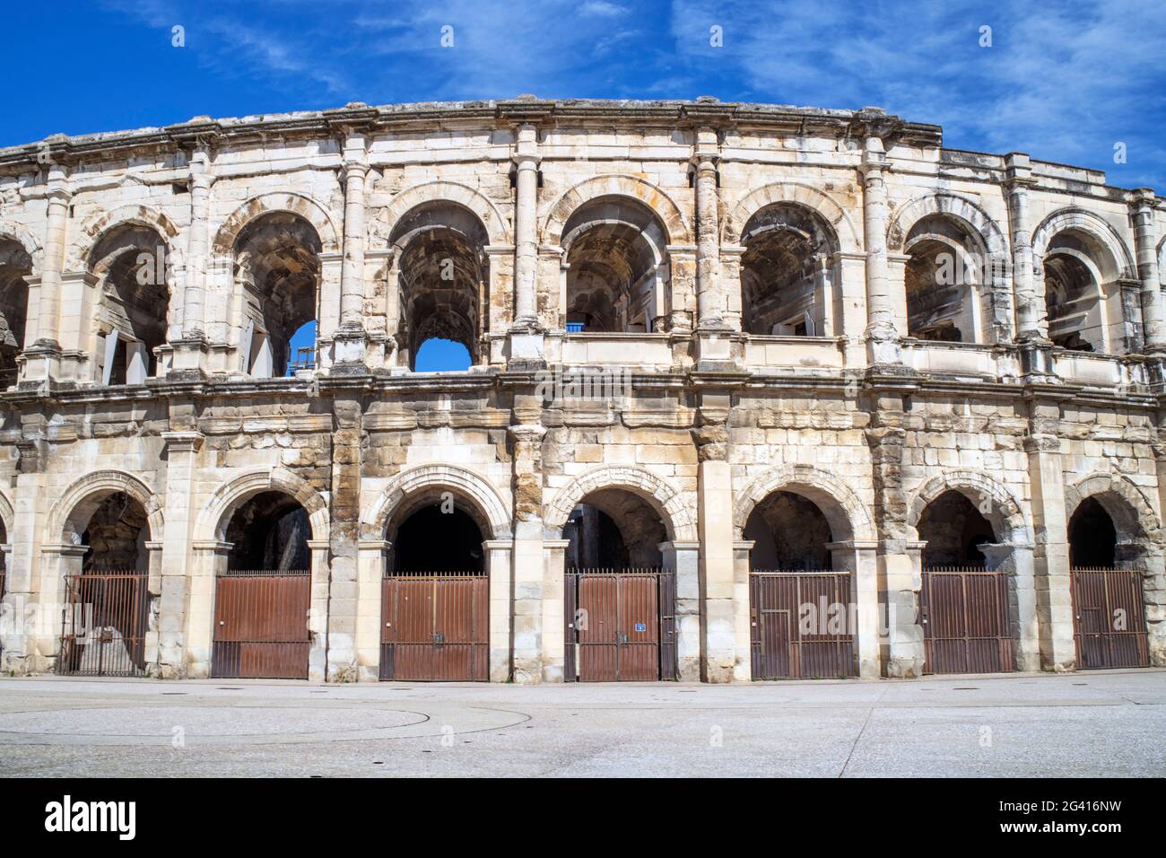 Das römische Amphitheater, die Arena, das Stierkampfstadion Nimes, die Gard-Abteilung, Languedoc-Roussilon, Frankreich Stockfoto