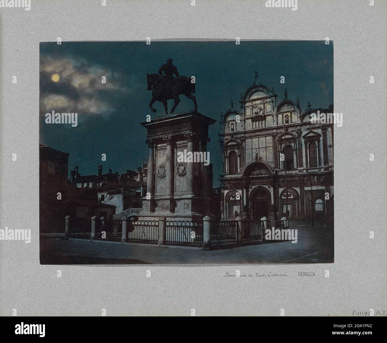 Reiterstatue von Bartolomeo Colleoni in Venedig bei Nacht; Monumento de Bart. Colleoni. Venecia ... Teil des Reisealbums mit Fotos und Zeichnungen von Manuel Mayo 1876. Stockfoto