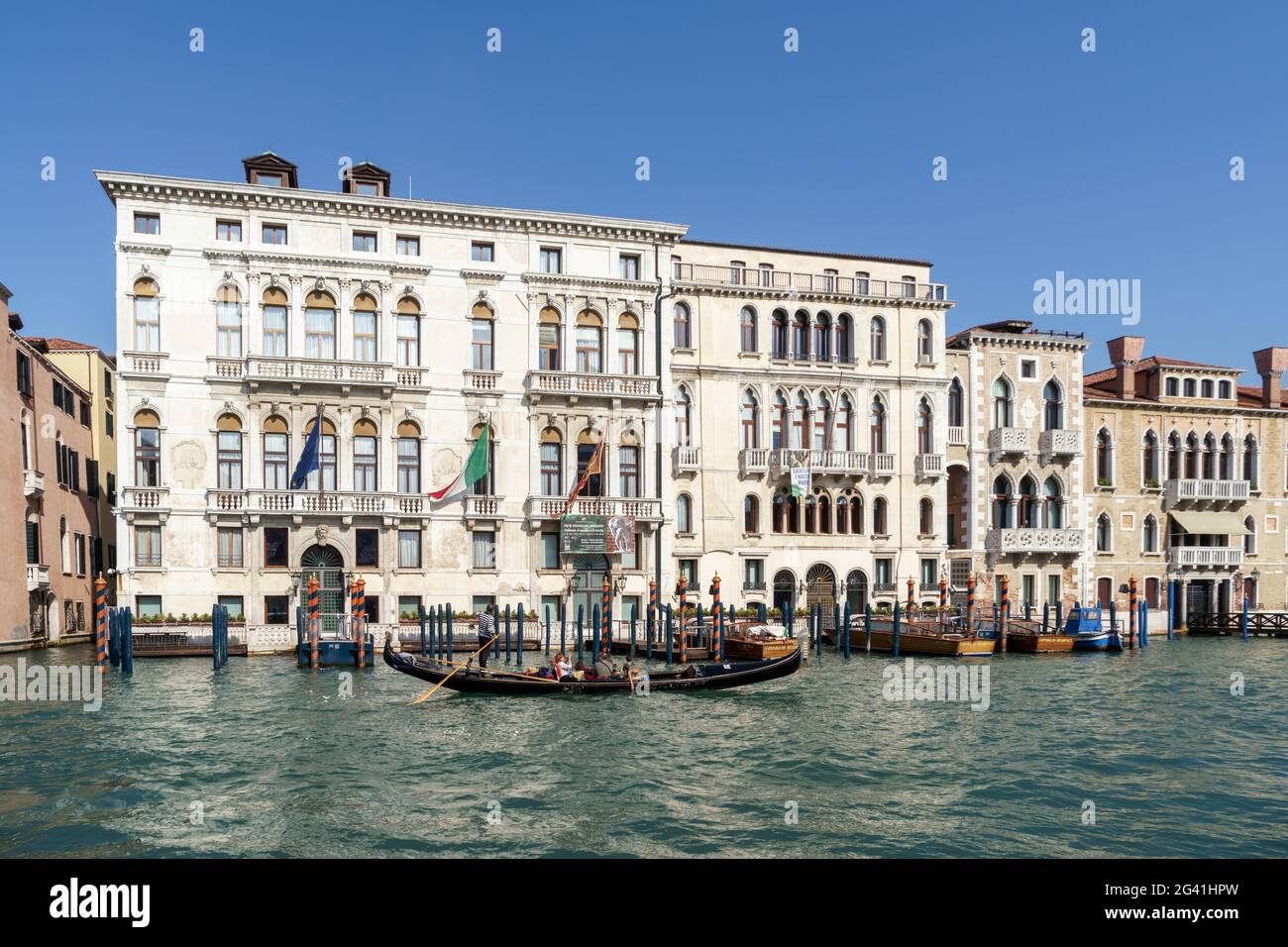Gondoliere Überführung Menschen in Venedig Stockfoto