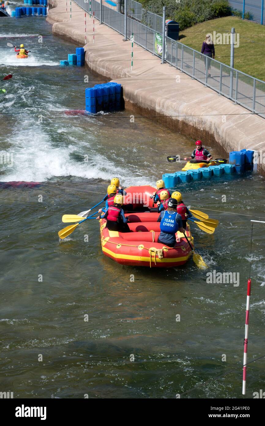 CARDIFF, WALES/UK - MAI 18 : Wassersport im Cardiff International White Water Centre in Cardiff Wales am 18. Mai 2014. Unid Stockfoto