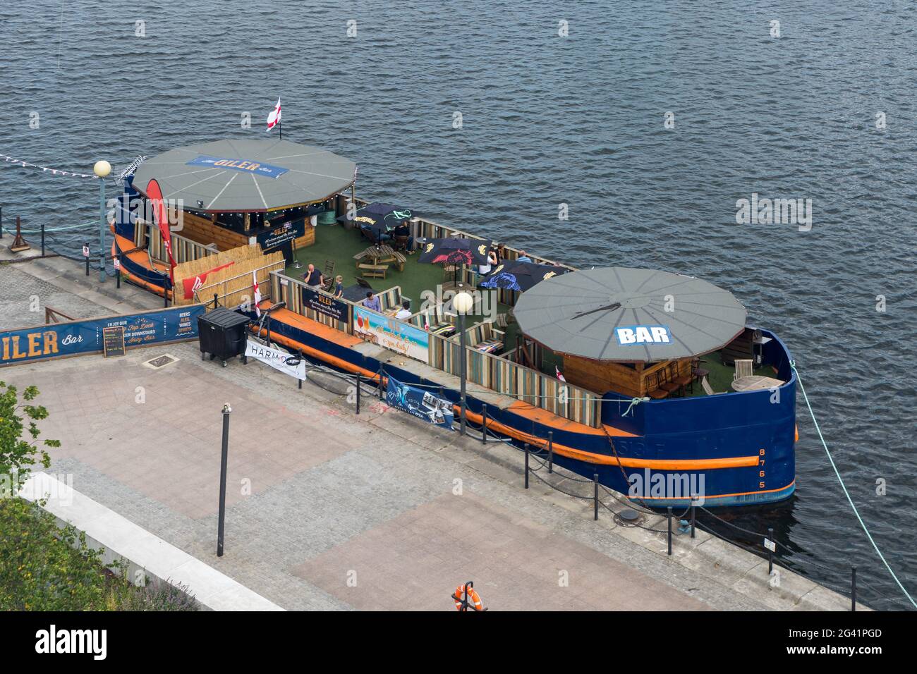 Schwimmende Bar in den Docklands Stockfoto