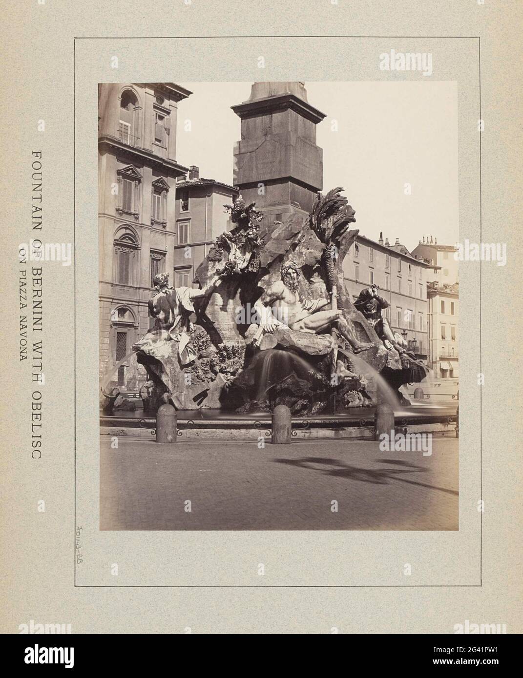 Brunnen mit vier Wasserströmungen auf der Piazza Navona in Rom; Brunnen von Bernini mit Obelisc auf der Piazza Navona. Teil des Fotoalbums mit Aufnahmen von Sehenswürdigkeiten und Kunstwerken in Rom. Stockfoto