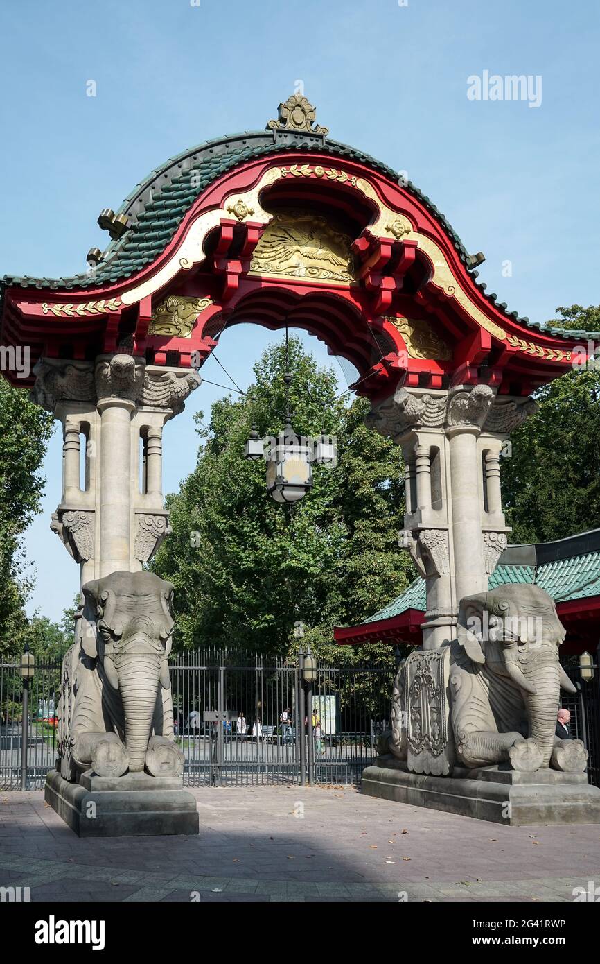 Der Eingang zum Zoo in Berlin Stockfoto