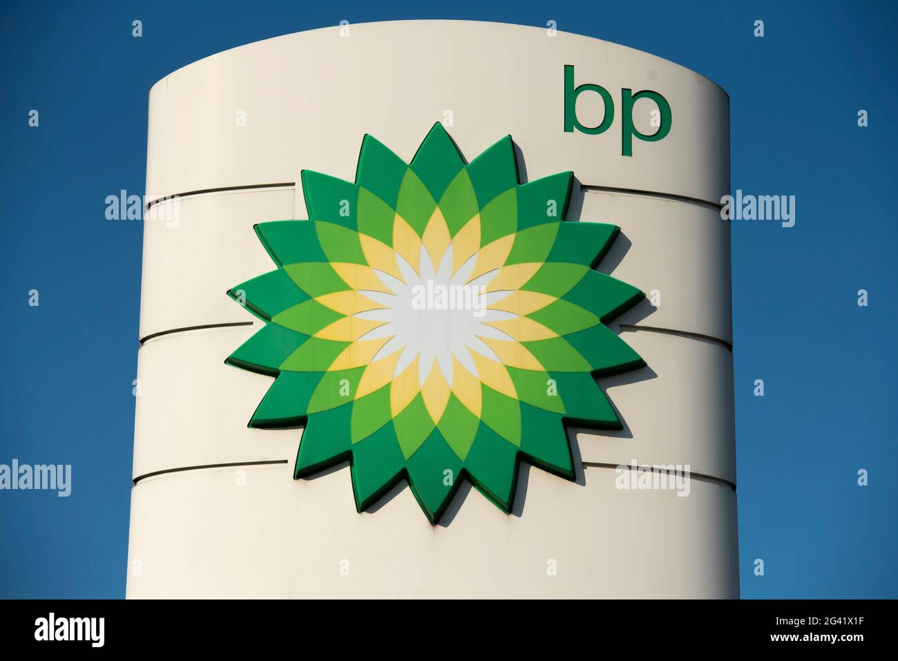 Warschau, Polen. Juni 2021. Das Logo des britischen Gas- und Ölkonzerns BP (British Petroleum) ist am 18. Juni 2021 in Warschau, Polen, abgebildet. Quelle: Aleksander Kalka/ZUMA Wire/Alamy Live News Stockfoto