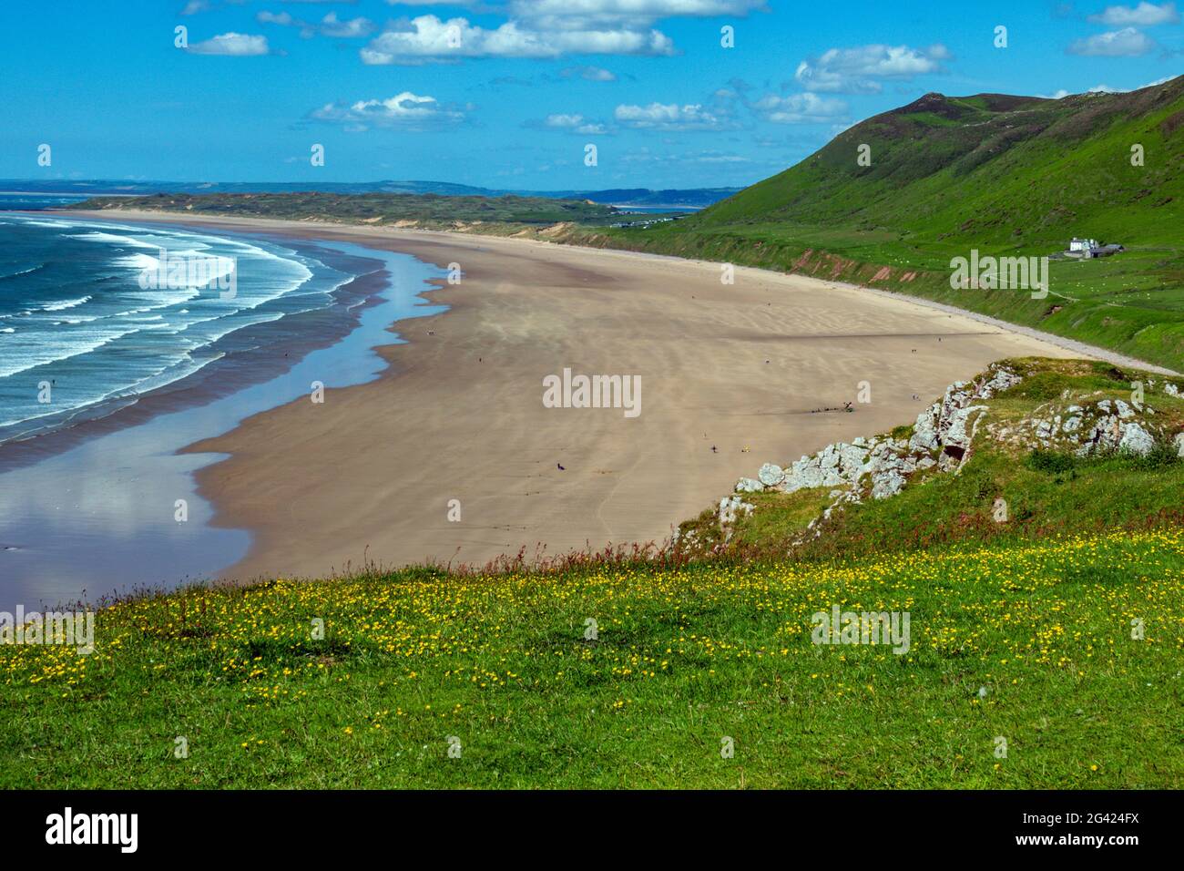 Tolles Wetter und der herrliche Strand in Rhossili, The Gower, South Wales im Sommer Stockfoto