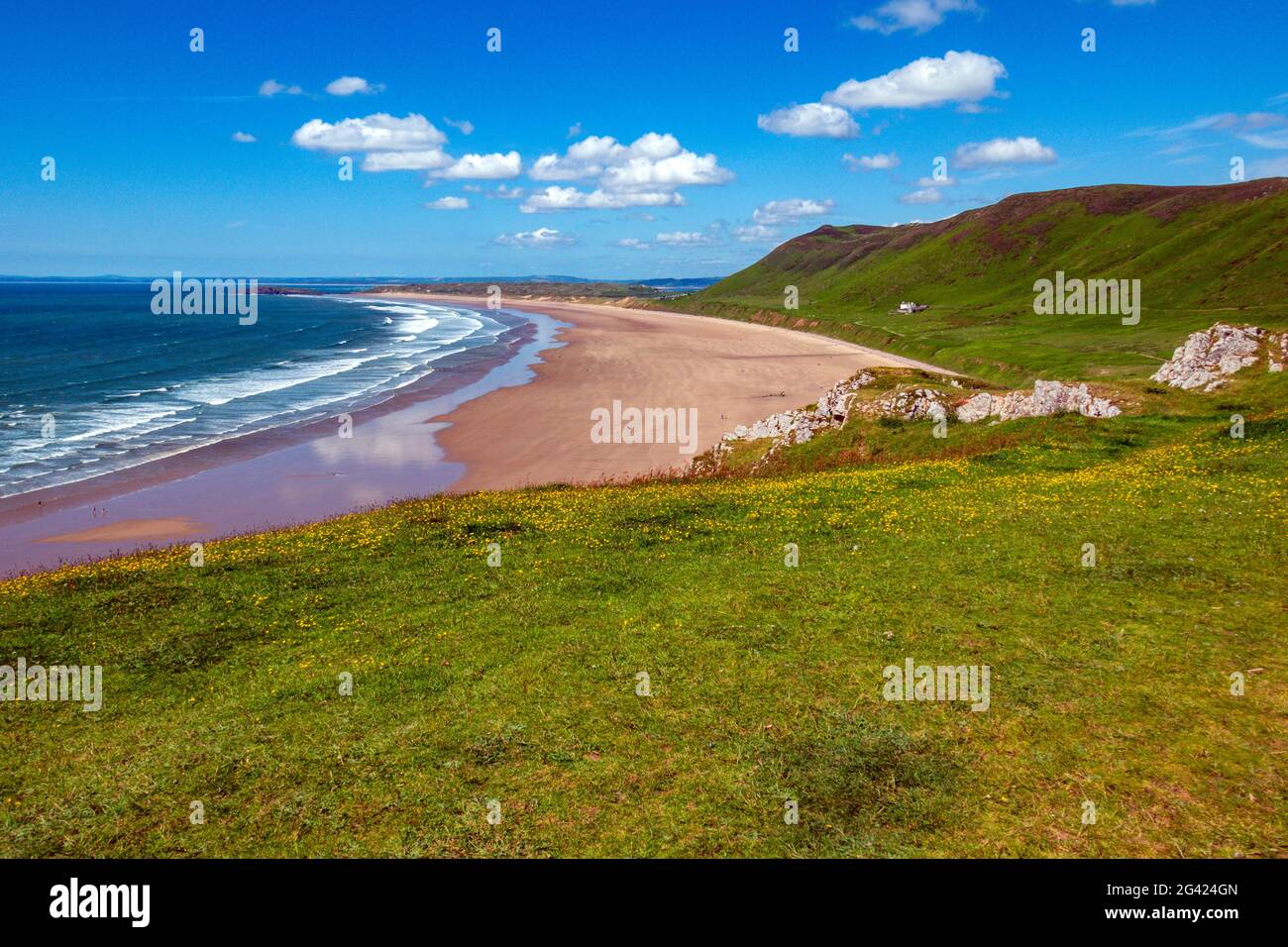 Tolles Wetter und der herrliche Strand in Rhossili, The Gower, South Wales im Sommer Stockfoto