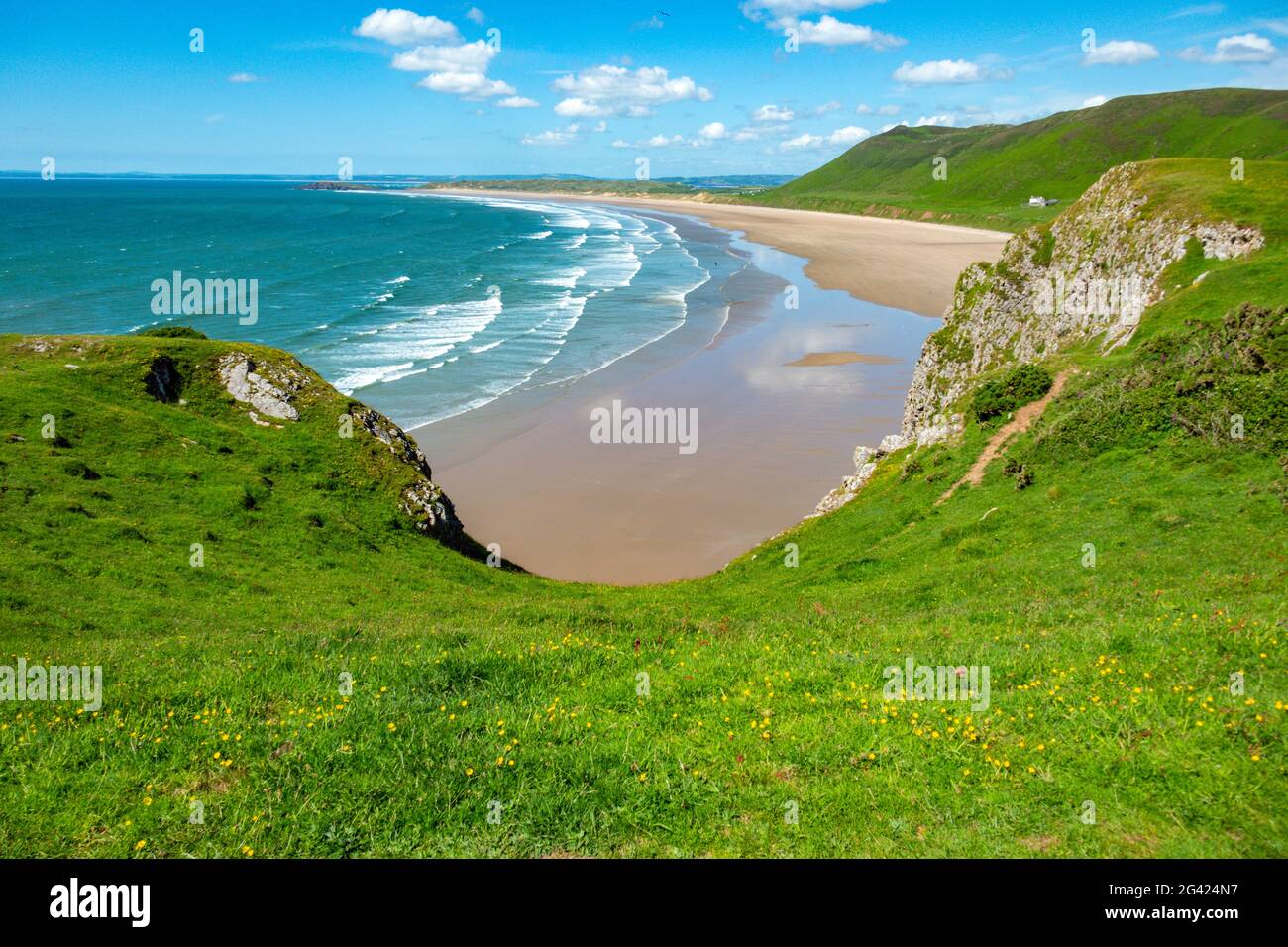 Tolles Wetter und der herrliche Strand in Rhossili, The Gower, South Wales im Sommer Stockfoto