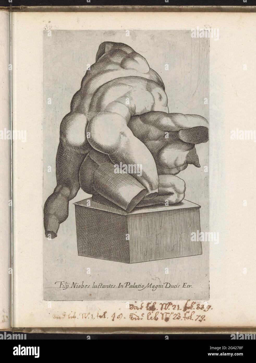 Skulptur von zwei Söhnen Niobes; Skulpturen aus der Antike. Das Bild vermisst Kopf, Arme und Füße. Bildunterschrift in Latein. Print ist Teil eines Albums. Stockfoto