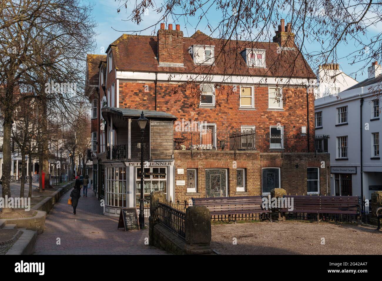 TUNBRIDGE WELLS, Kent/UK - Januar 4: Blick auf die Gebäude in der Dachpfannen in Royal Tunbridge Wells Kent am 4. Januar 2019 Stockfoto