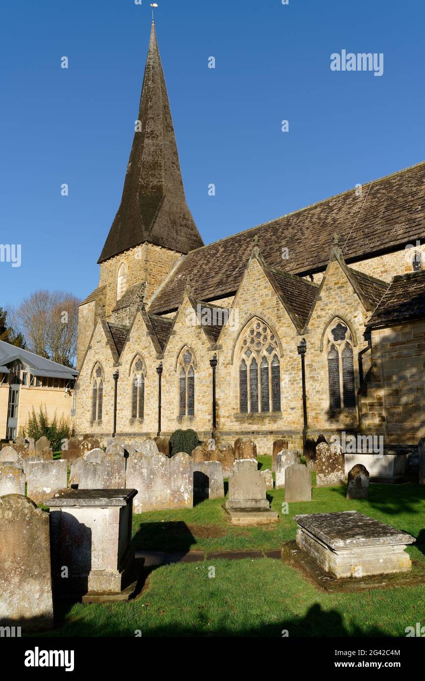HORSHAM WEST SUSSEX/UK - NOVEMBER 30 : Außenansicht der Pfarrkirche St. Mary the Virgin in Horsham West Sussex am 30. November, Stockfoto