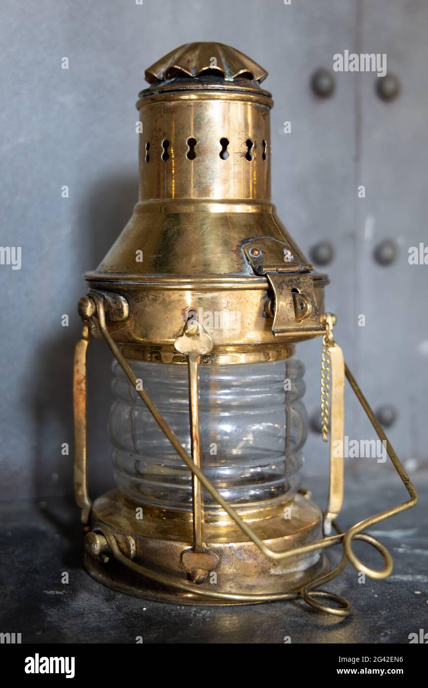 BRISTOL, Großbritannien - 14. Mai: Brass Lantern auf der SS Great Britain im Trockendock in Bristol am 14. Mai 2019 Stockfoto