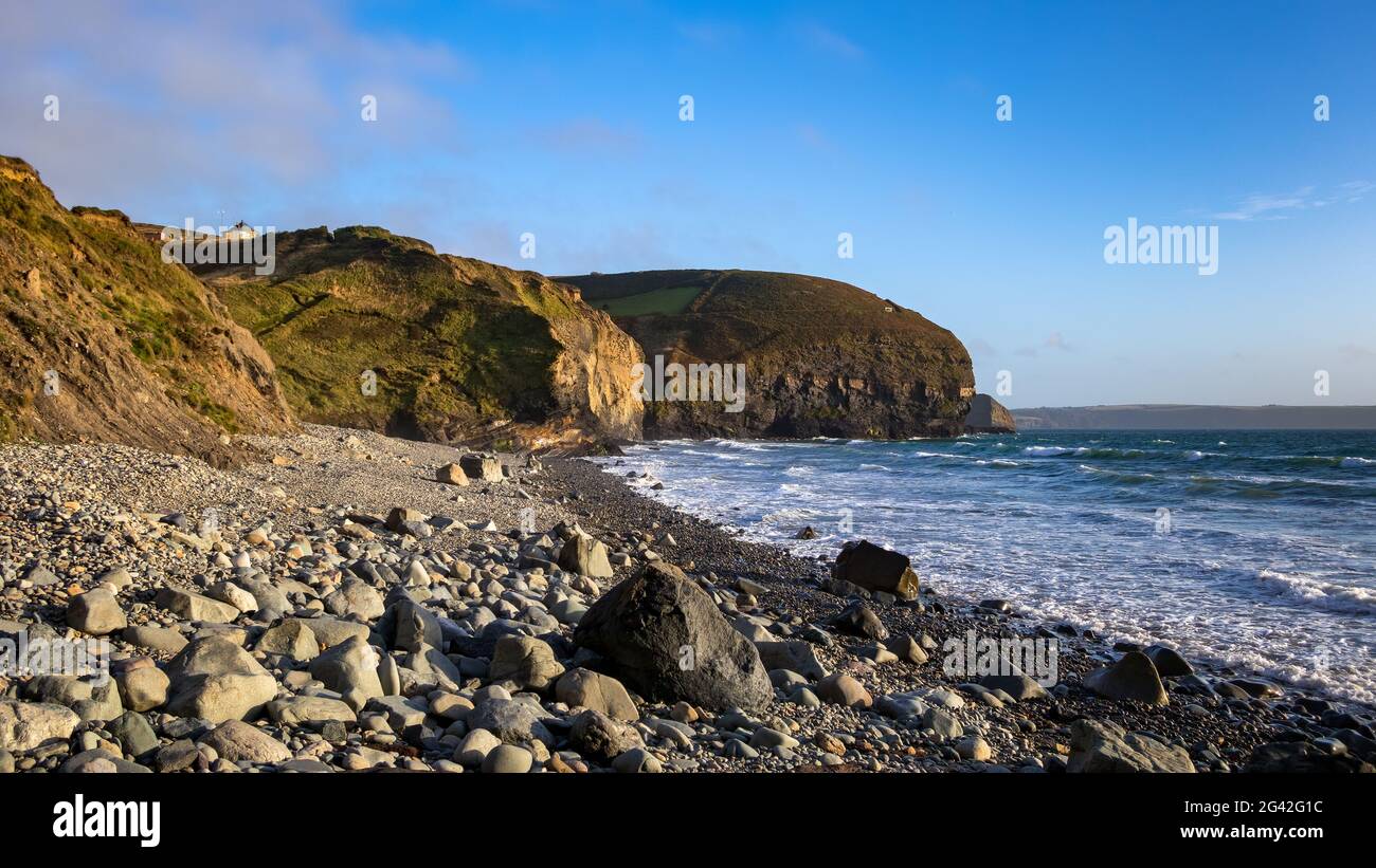 Blick auf den Strand bei Druidston Oase in Pembrokeshire. Stockfoto