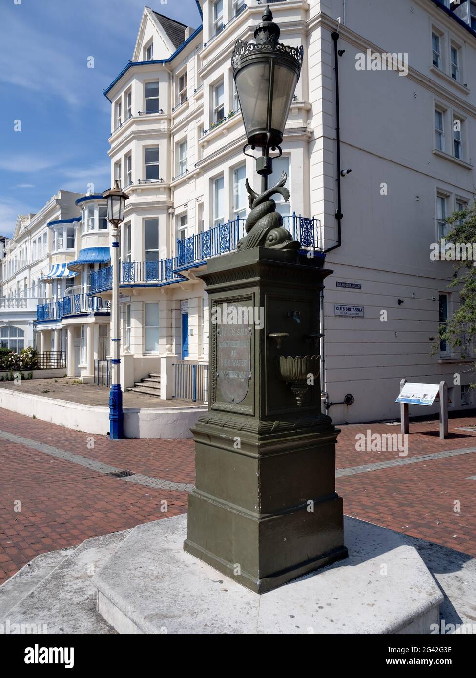 EASTBOURNE, EAST SUSSEX/UK - JUNI 16 : Blick auf den Elizabeth Curling Trinkbrunnen in Eastbourne am 16. Juni 2020 Stockfoto