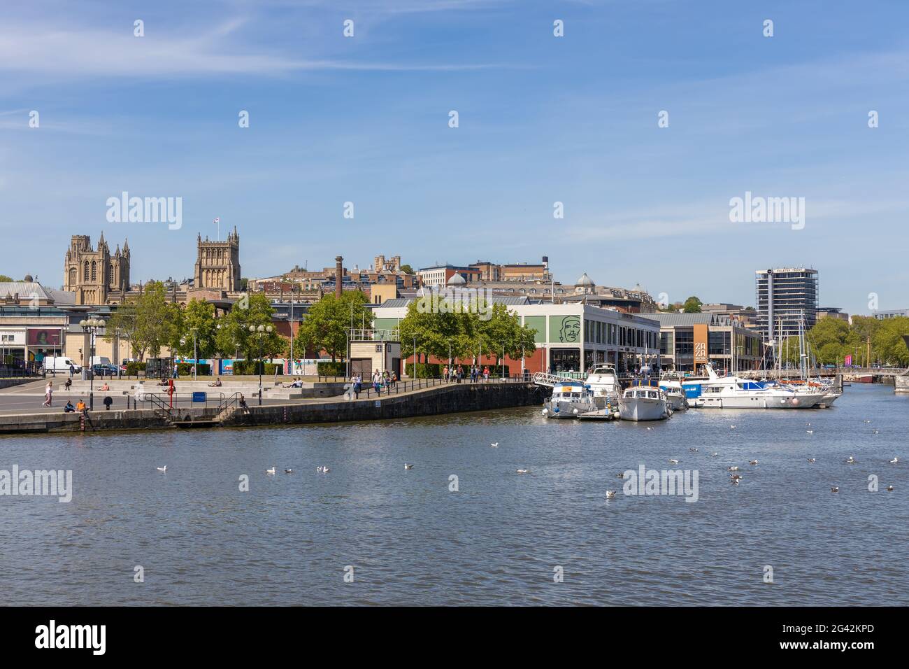 BRISTOL, Großbritannien - 14. Mai: Blick entlang den Fluss Avon in Bristol am 14. Mai 2019. Nicht identifizierte Personen Stockfoto