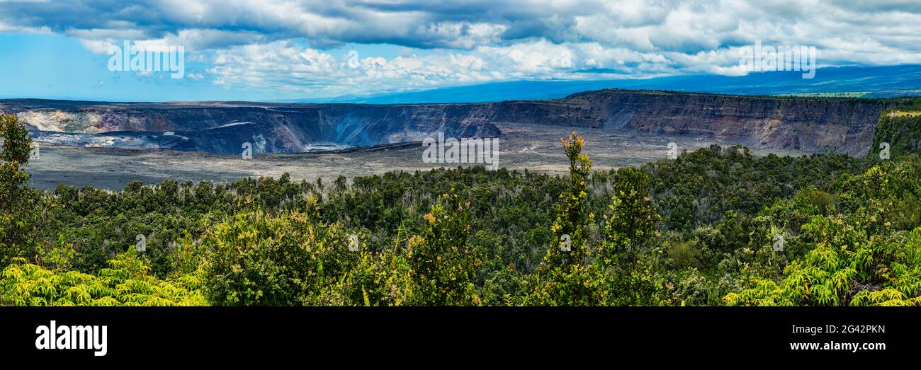 Landschaft mit Blick auf den Kilauea Vulkan Caldera, Hawaii Volcanoes National Park, Hawaii Islands, USA Stockfoto