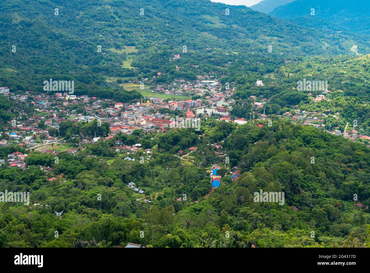 Die Provinzhauptstadt Makale liegt am Sedan Fluss in Tana Toraja auf Sulawesi Stockfoto