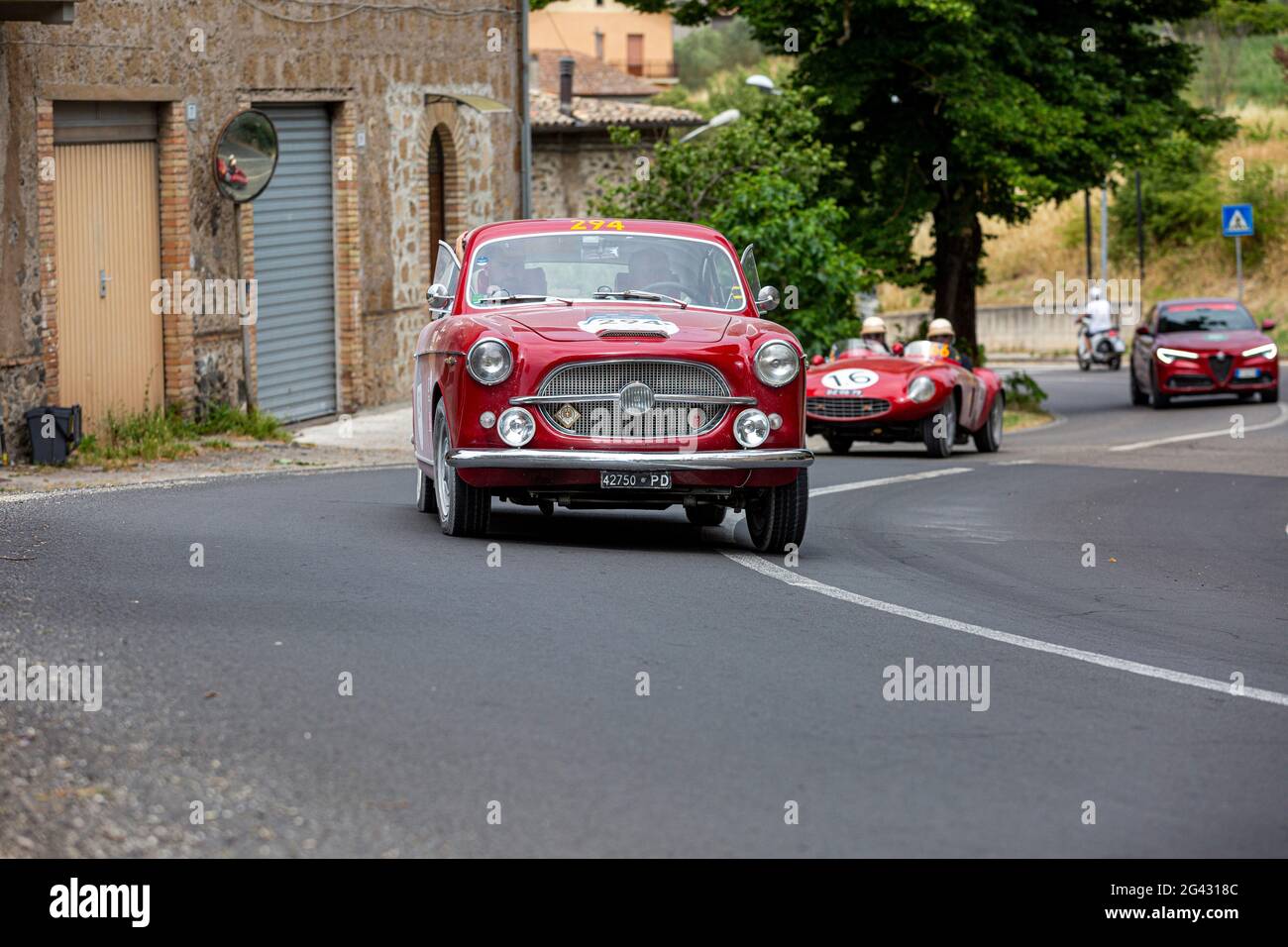 Orvieto, Italien. Juni 2021. A 1954 S.I.A.T.A. Fiat 1100 TV Coupe' Arriving in Orvieto Credit: Stephen Bisgrove/Alamy Live News Stockfoto
