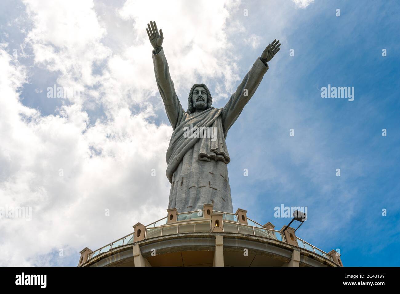 Jesus Christus-Segnungsstatue in der Nähe der Provinzhauptstadt Makale Stockfoto