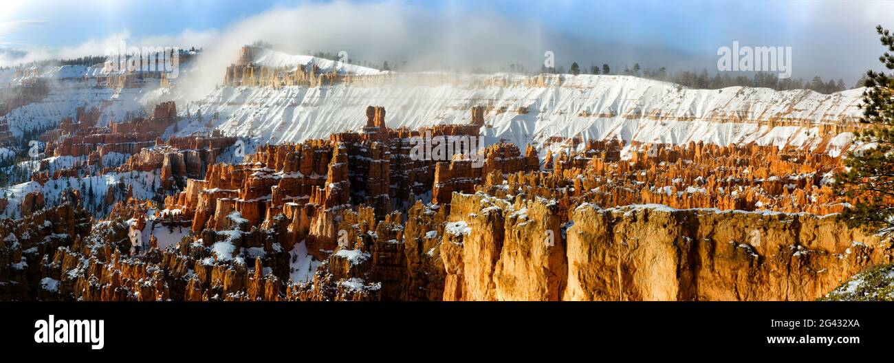 Schneebedeckte Klippen, Utah, USA Stockfoto