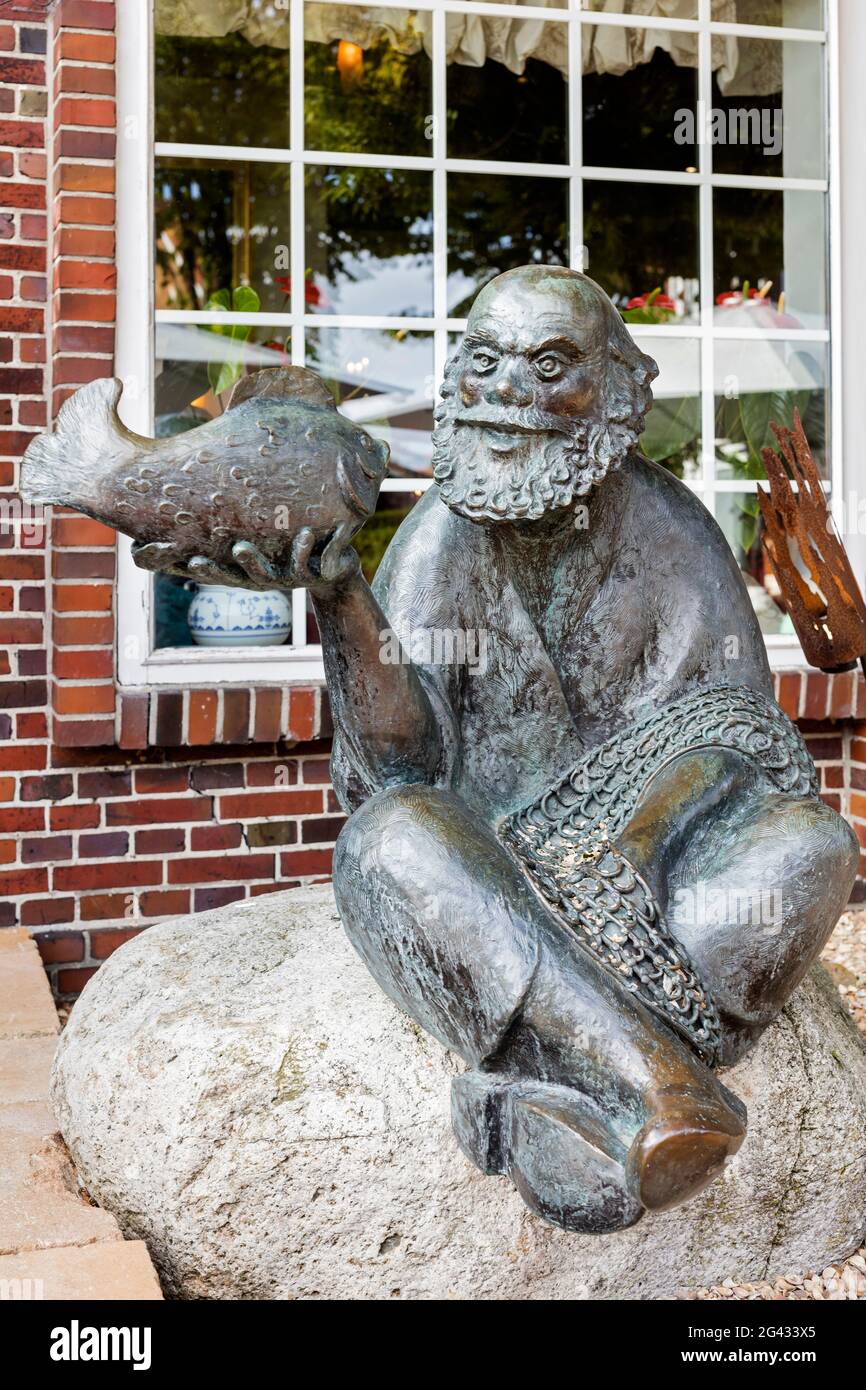 Bronzeskulptur vor Cafe Leiß, Fischer, Langeoog, Ostfriesland, Niedersachsen, Deutschland Stockfoto