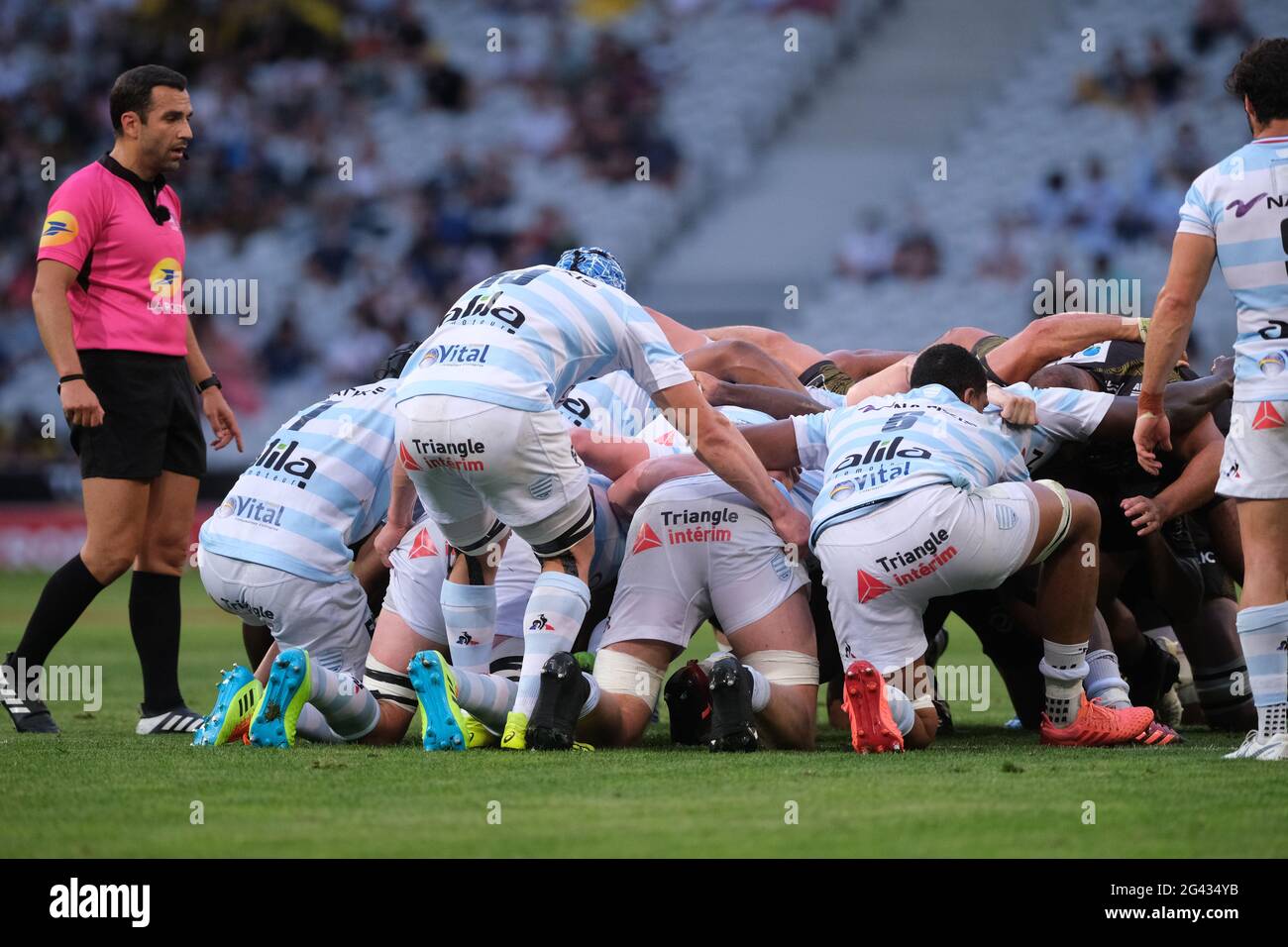 Villeneuve d Ascq, Nord, Frankreich. Juni 2021. Pack of Racing 92 in Aktion während des Halbfinales der französischen Rugby-Meisterschaft Top 14 zwischen Racing 92 und Stade Rochelais im Pierre-Mauroy-Stadion in Villeneuve-d'Ascq - Frankreich.La Rochelle gewann 19:6 und qualifiziert sich für das Finale der französischen Rugby-Meisterschaft. Quelle: Pierre Stevenin/ZUMA Wire/Alamy Live News Stockfoto