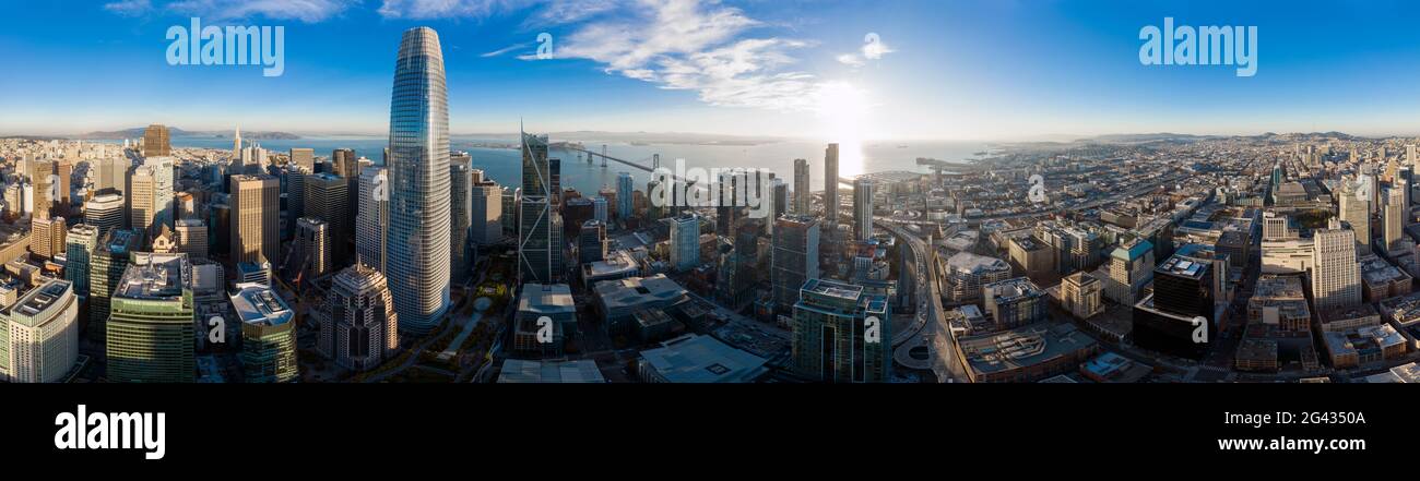 Luftaufnahme der Stadtlandschaft mit Wolkenkratzern, San Francisco, Kalifornien, USA Stockfoto
