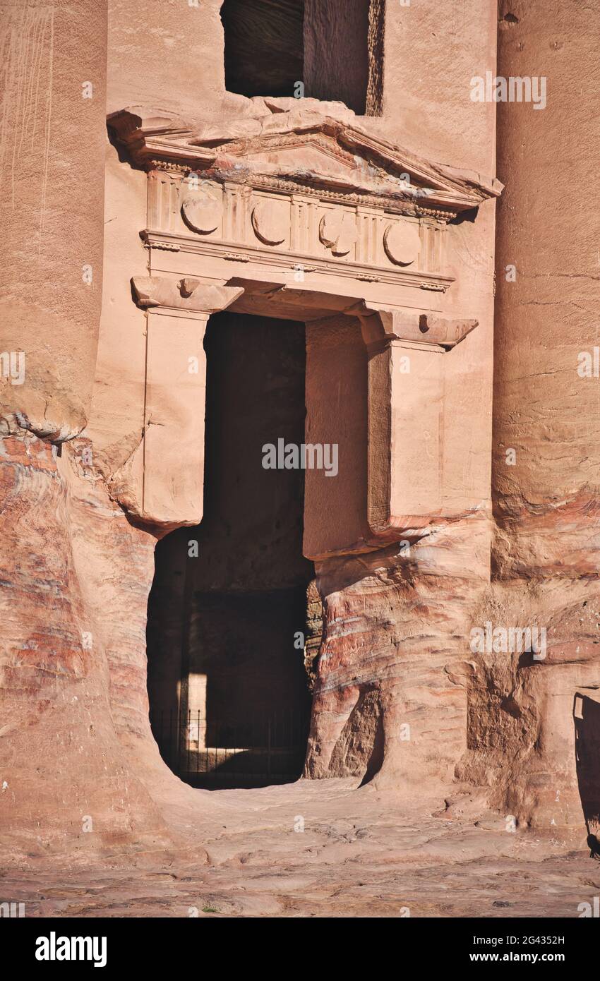 Foto der Tür des Tempels von Petra in Jordanien Stockfoto