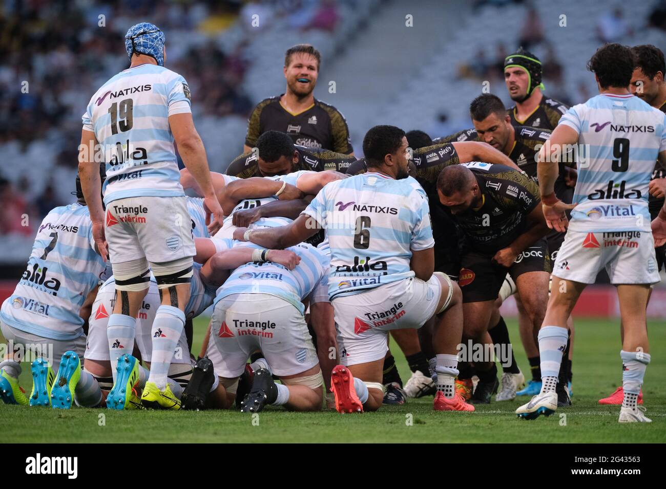 Villeneuve d Ascq, Nord, Frankreich. Juni 2021. Pack of Racing 92 in Aktion während des Halbfinales der französischen Rugby-Meisterschaft Top 14 zwischen Racing 92 und Stade Rochelais im Pierre-Mauroy-Stadion in Villeneuve-d'Ascq - Frankreich.La Rochelle gewann 19:6 und qualifiziert sich für das Finale der französischen Rugby-Meisterschaft. Quelle: Pierre Stevenin/ZUMA Wire/Alamy Live News Stockfoto