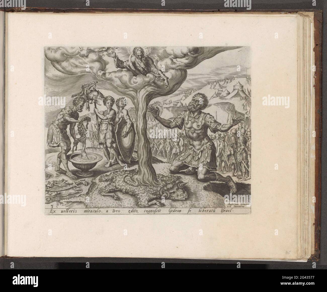 Tau auf dem Wollmantel; Geschichte von Gideon; Thesaurus Sacrarum HistoriaRu [M] Veteris Testame [N] Ti, Elega [N] Tissimis Imaginibus Expressu [M] Excelle [N] Tissimoru [M] in Hac Arte Viroru [M] Oper: Jetzt [N] C Primu [M] Luce [M] Editus. Der knieende gideon bittet Gott, der mit dem Wollmantel über der Tenne auftaucht, um die Bestätigung seiner Abtretung an Israel zu bestätigen. Wenn ein Tag später die Wolle tau, während der Boden um sie herum trocken war, wusste Gideon sicherlich, dass Israel durch seinen Glauben befreit werden würde. Hinter dieser Szene quetscht Gideon das nasse Fell über eine Schüssel. Gideons Armee hinter mir Stockfoto